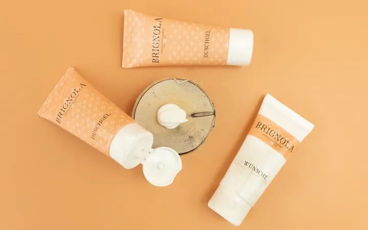 Tuben, die Creme beinhalten Tuben, die Creme beinhalten