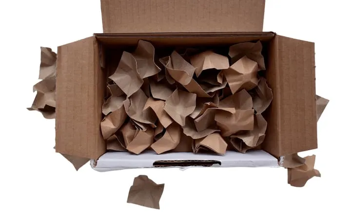 Papierchips im Karton