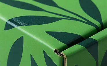 Glanz- und Mattlack auf Wellpappe Glanz- und Mattlack auf Wellpappe