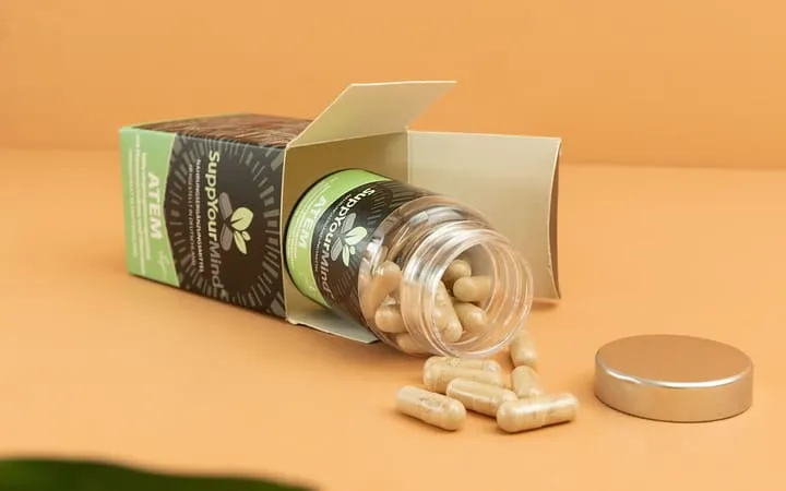 Scatola in cartoncino e contenitore di vetro come imballaggio primario e secondario Scatola in cartoncino e contenitore di vetro come imballaggio primario e secondario