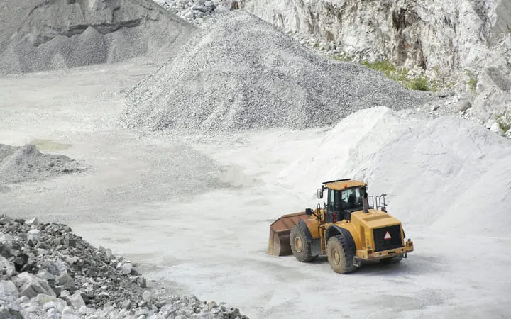 Etikettenherstellung aus zermahlenem Stein Etikettenherstellung aus zermahlenem Stein