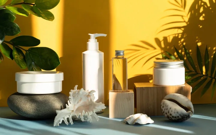 Kosmetikverpackungen aus recycelbaren Kunststoff Kosmetikverpackungen aus recycelbaren Kunststoff