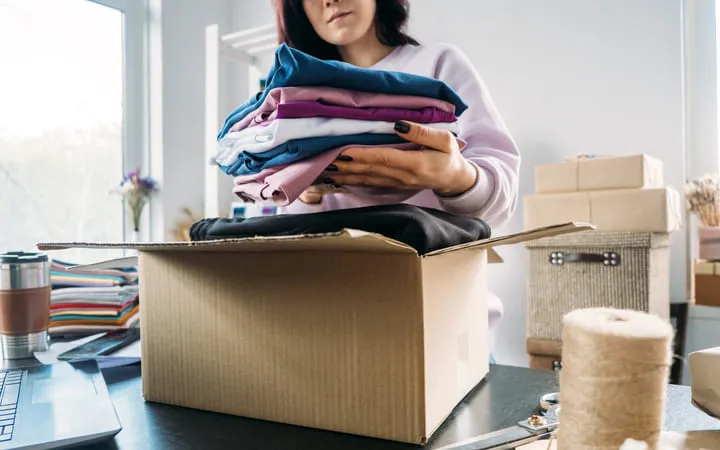 Vestiti riposti in un pacchetto